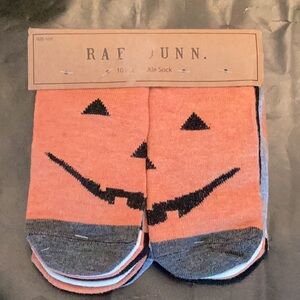 10 pairs RAE DUNN Halloween ankle socks.